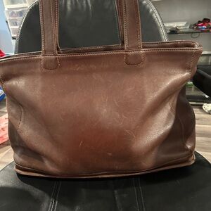 Coach Vintage Bleeker Brown Leather Tote Bag Zip closure